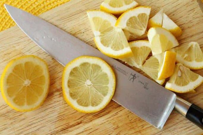 limón para hongos en las uñas de los pies